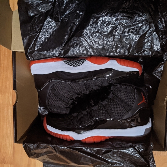 Jordan Retro 11 Bred - Picture 2 of 12